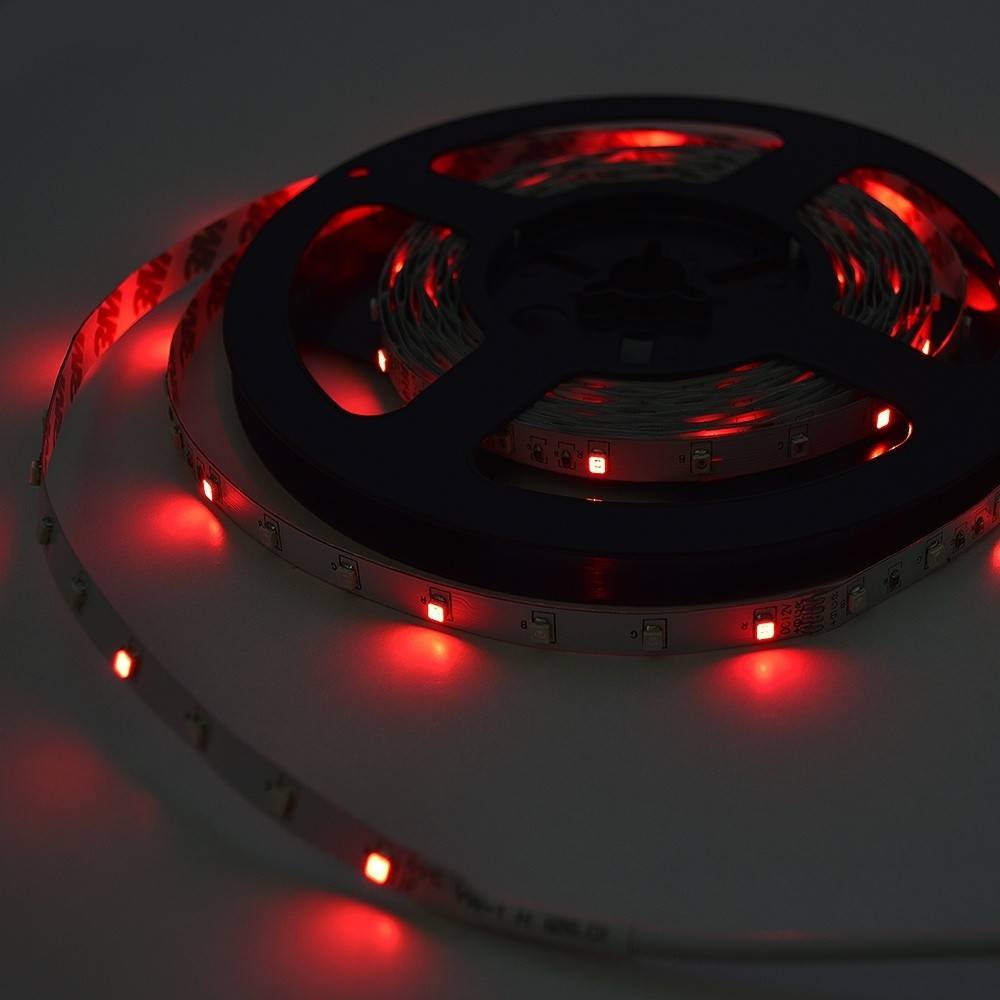 Banda LED PNI D-Light 60RGB flexibila de interior 60 leduri/m 12V 5m cu telecomanda si transformator incluse