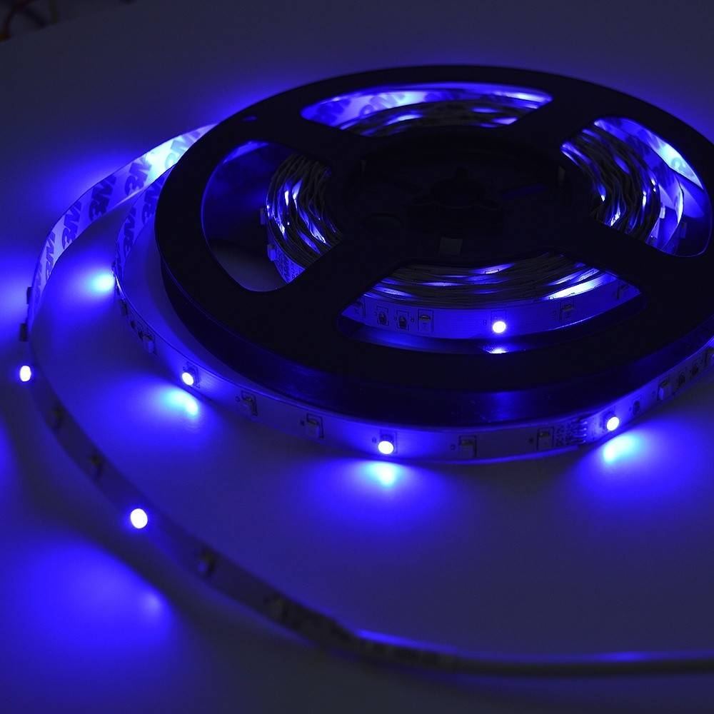 Banda LED PNI D-Light 60RGB flexibila de interior 60 leduri/m 12V 5m cu telecomanda si transformator incluse