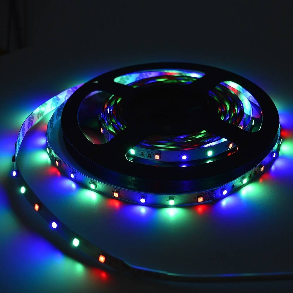 Banda LED PNI D-Light 60RGB flexibila de interior 60 leduri/m 12V 5m cu telecomanda si transformator incluse