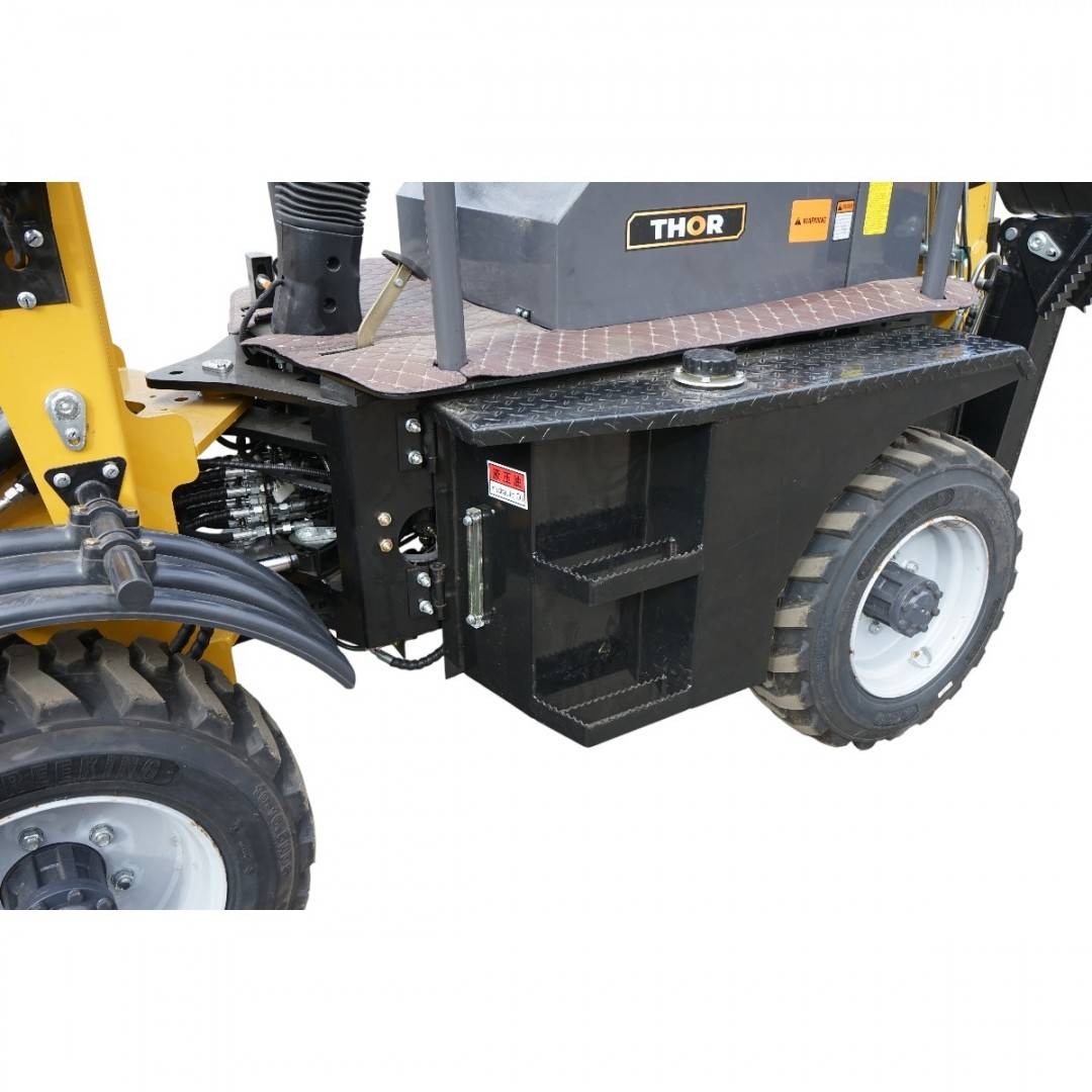 Buldoexcavator articulat compact 2.5T, motor diesel 52CP, adancime sapare 1600mm, cupa frontala si brat excavare spate THOR