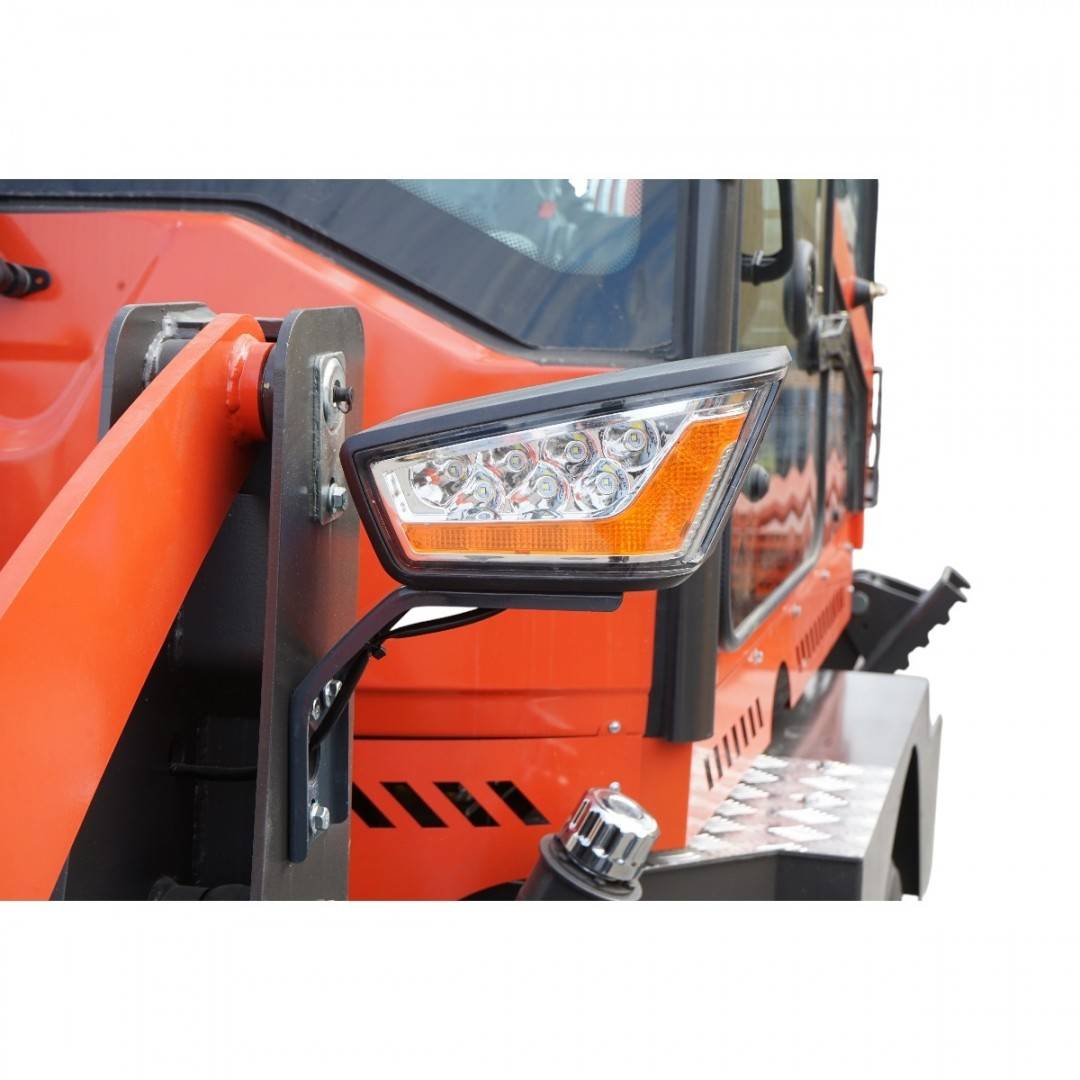 Buldoexcavator articulat compact 2.8T, motor diesel 50CP, cupa frontala si brat excavare spate THOR