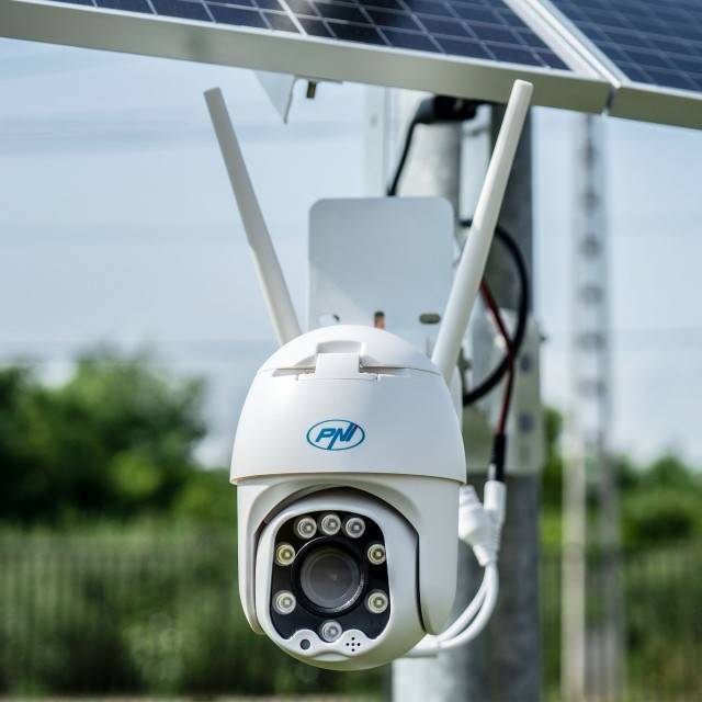 Camera supraveghere video PNI IP60 live PTZ cu panou solar, 2MP, GSM 4G, slot SIM zoom optic 5X