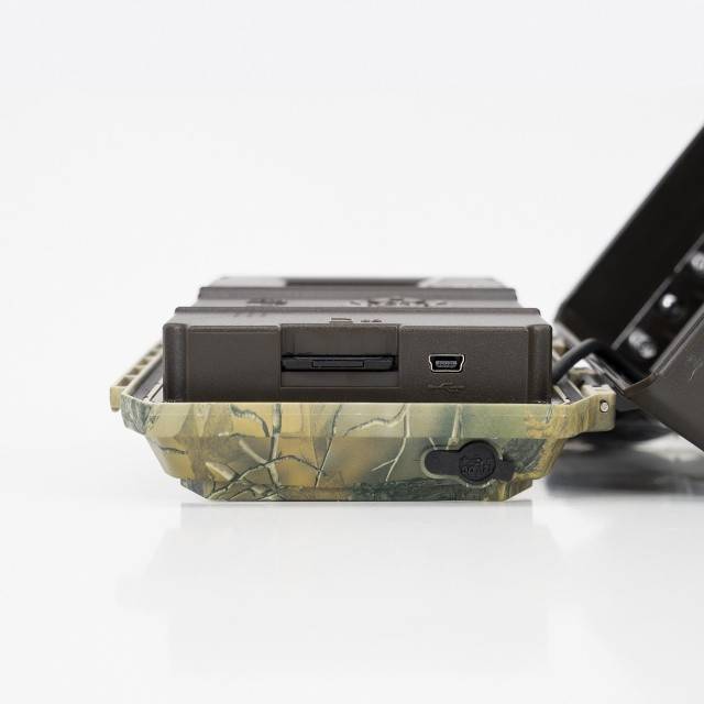 Camera vanatoare PNI Hunting 400C PRO 24MP cu Internet 4G LTE, GPS, transmite simultan video si foto pe telefon, 4 email-uri, FTP, full HD 1080P,