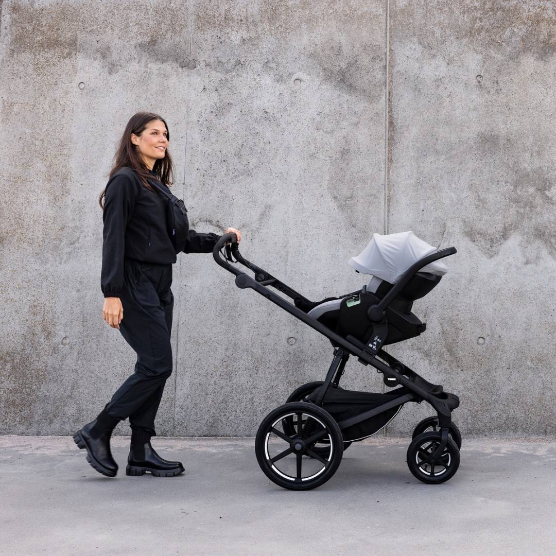 Carucior Thule Urban Glide 4 all-terrain cu catarama hamului magnetica, Albastru