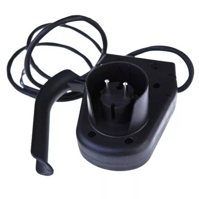 Comutator universal pentru masina de tuns gazon