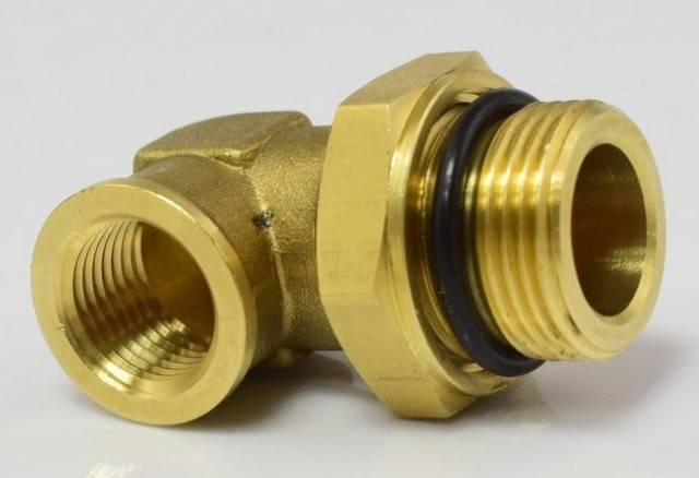 Conector cu cot M22Z/M16