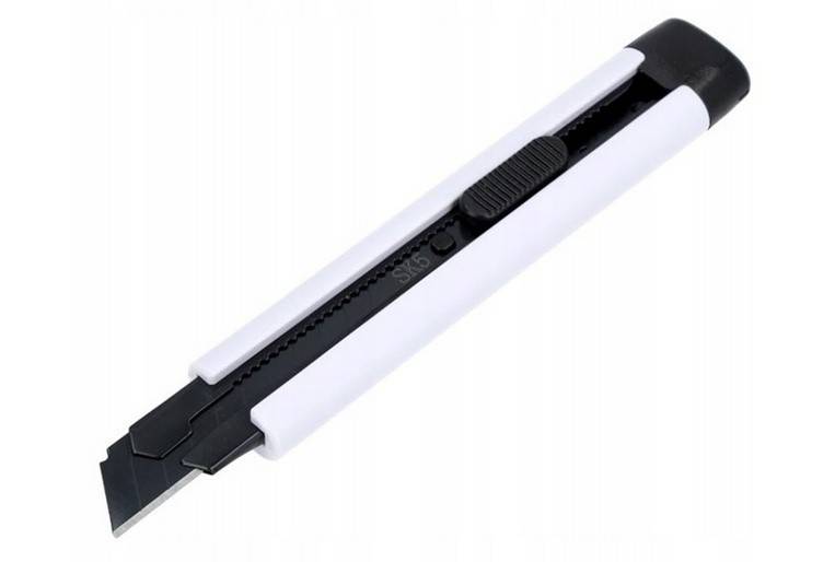 Cutit / cutter DREL cu lama segmentata 18 mm, ghidaj metalic, 3 lame