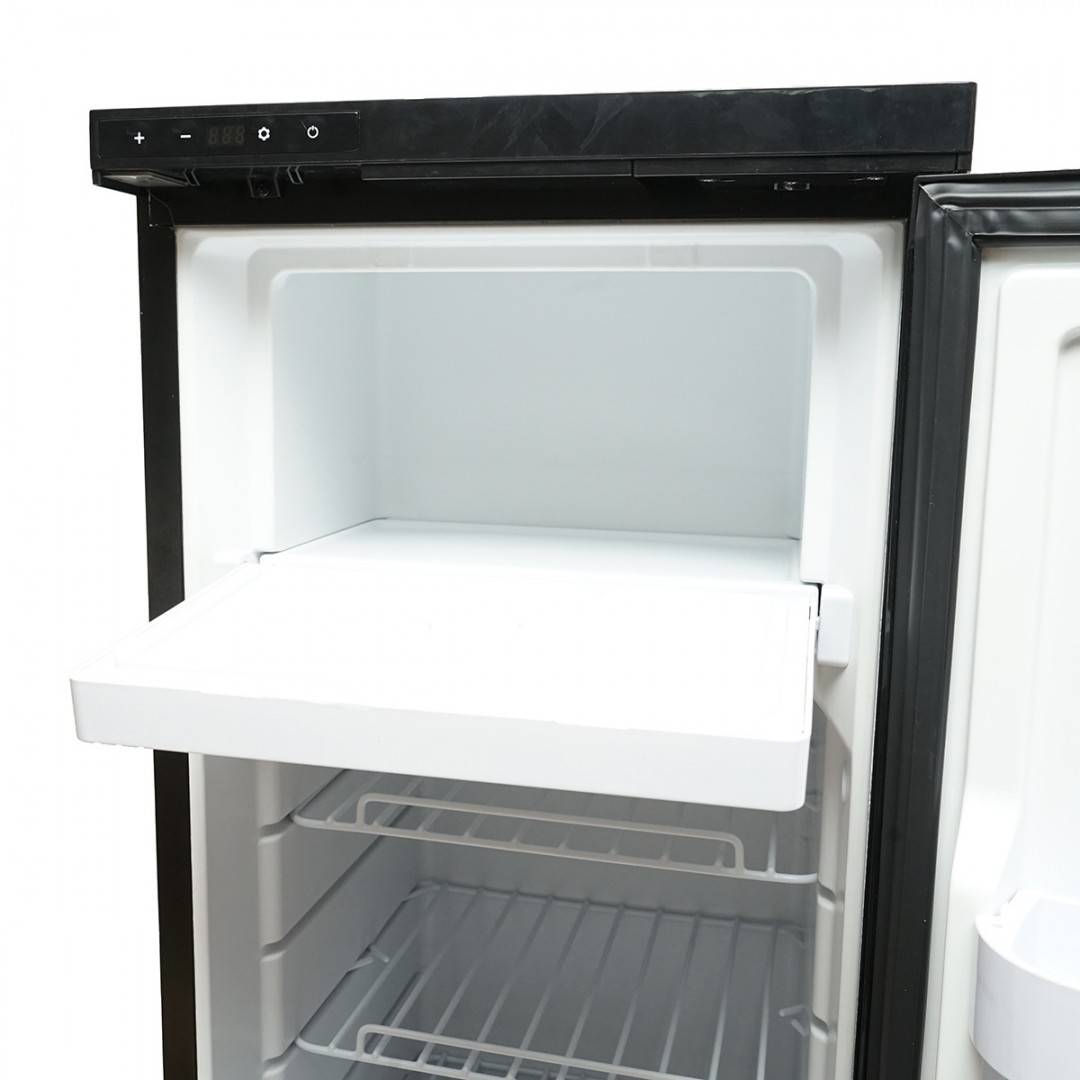 Frigider auto cu compresor 80W, capacitate 92.9L, tensiune alimentare 12-24-220V, ecran LCD, 418x504x975mm CR90 AUTOSPEED