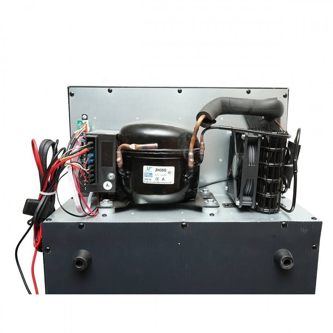Frigider auto cu compresor 80W, capacitate 92.9L, tensiune alimentare 12-24-220V, ecran LCD, 418x504x975mm CR90 AUTOSPEED