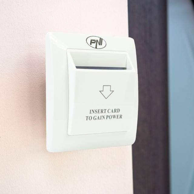 Intrerupator cu card PNI ES100 Mifare 13.56MHz
