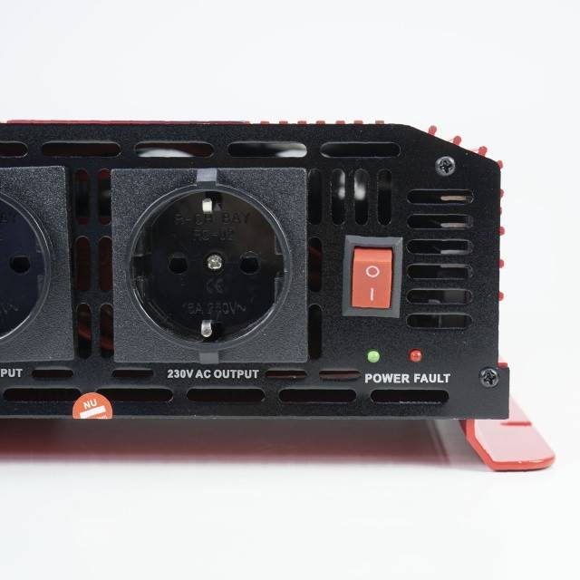 Invertor de tensiune PNI L3000W alimentare 12V iesire 230V