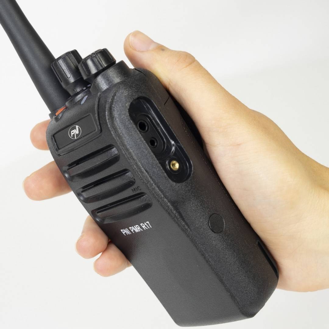 Kit 2 statii radio portabile PNI PMR R17 446MHz, 0.5W, 16 canale PMR si tonuri 50 CTCSS si 104 DCS, programabila, Li-Ion 2200 mAh, IP68