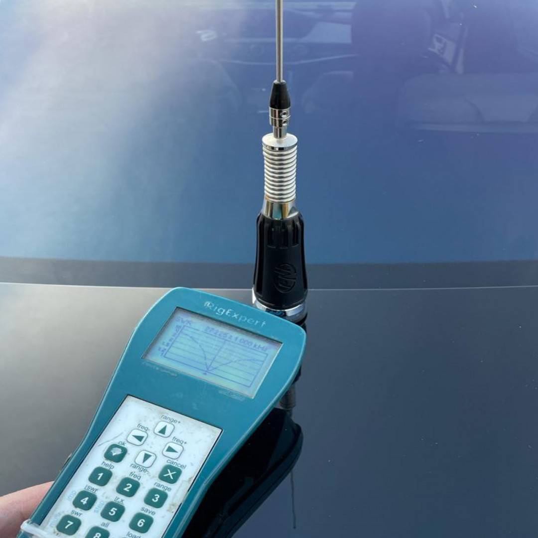 Kit Statie radio CB PNI Escort HP 5500 cu antena CB PNI LED 2000, 90 cm, 500W, ilumineaza in timpul emisiei, baza magnetica inclusa