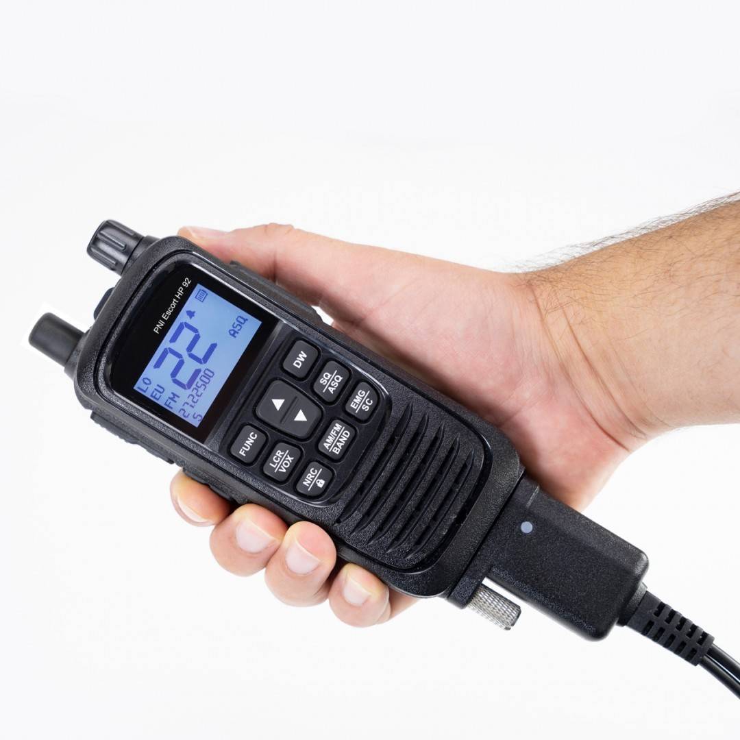 Kit Statie radio CB portabila PNI Escort HP 92 multi standard 4W, 12-24V AM-FM cu antena CB PNI Extra 45 cu magnet