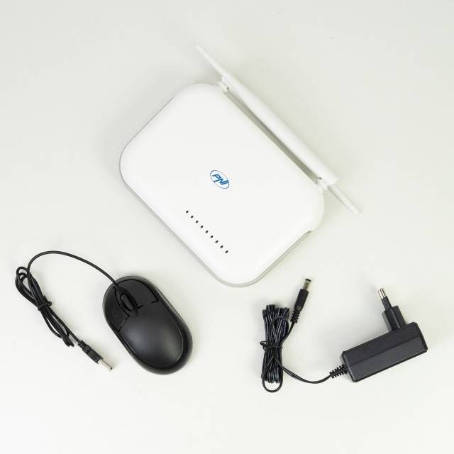 Kit supraveghere video wireless PNI House WiFi800 NVR si 4 camere PNI IP840 de exterior, 8MP, 4K, IP65