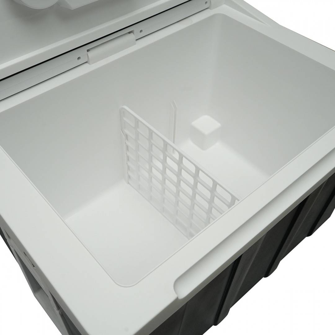 Lada frigorifica termoelectrica capacitate 50L tensiune alimentare 12V putere 48W cu adaptor 220V Breckner Germany