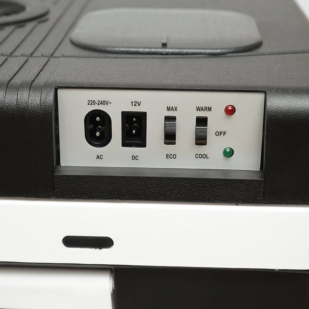 Lada frigorifica termoelectrica capacitate 50L tensiune alimentare 12V putere 48W cu adaptor 220V Breckner Germany