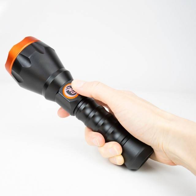 Lanterna PNI Adventure F550 Crystal LED, 10W, din aluminiu, 500lm, pana la 700m, 4000mAh, IPX6, cu alimentator PNI CHG300 inclus