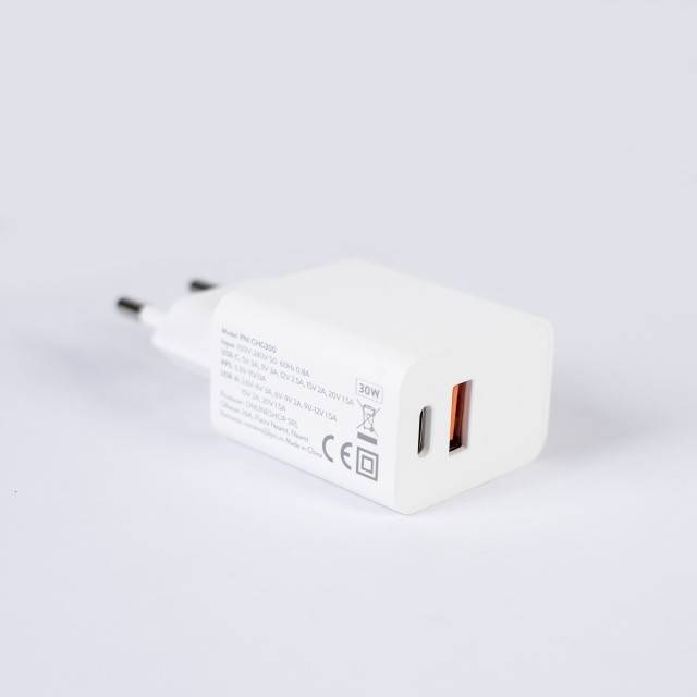 Lanterna PNI Adventure F750 Green Light, aluminiu, LED 10W, 500 lm, pana la 850 m, 4000mAh, IP44, 4000mAh inclus, cu alimentator PNI CHG300 inclus