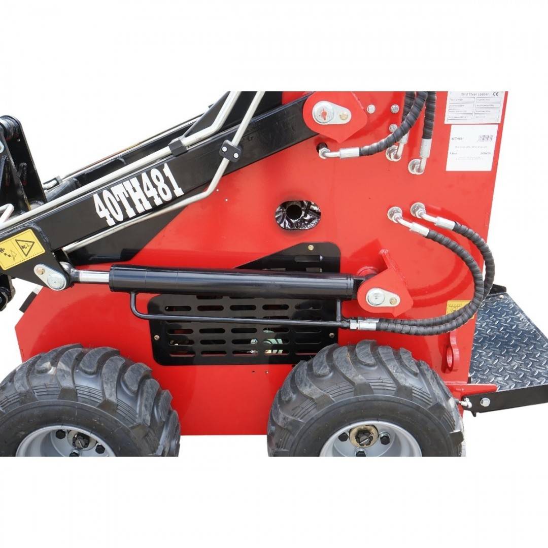 Mini incarcator frontal pe roti, motor benzina 23CP, 739cc, capacitate ridicare 350kg, volum cupa 0.15m3 THOR