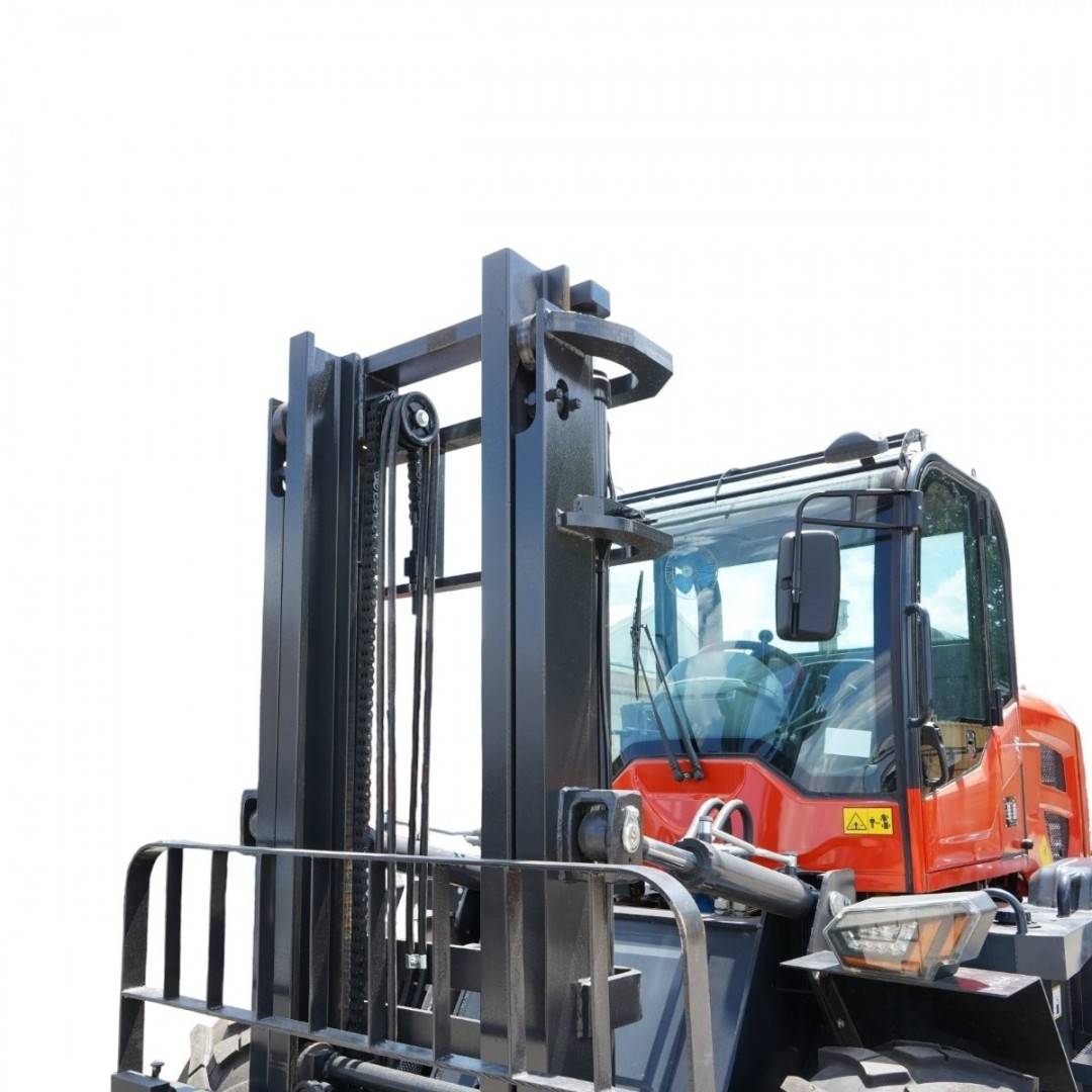 Motostivuitor 5T 4x4 OFF ROAD, motor diesel 100CP (70kW), inaltime ridicare 3m, roti 16/70-20