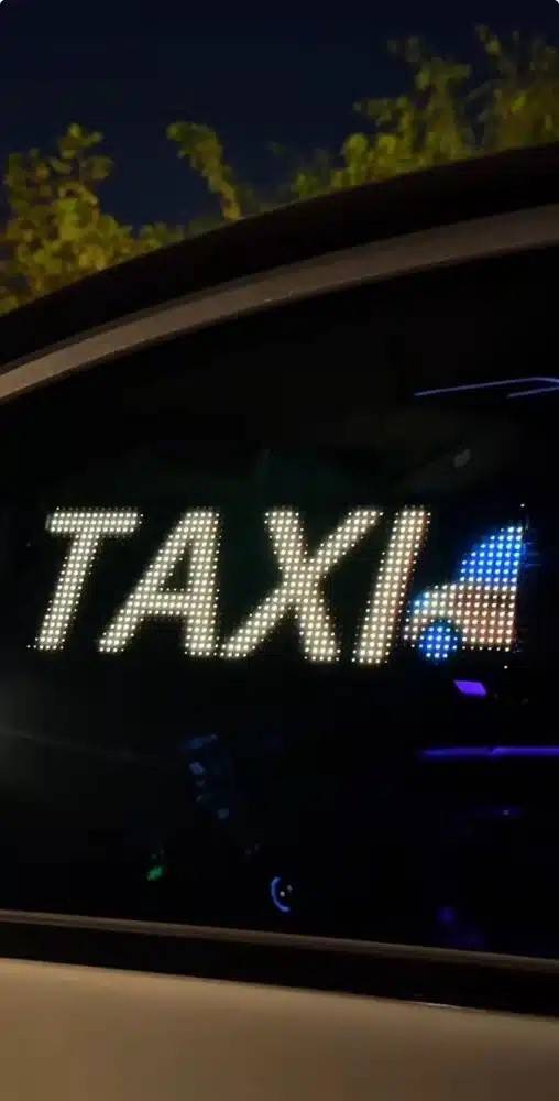 Ochi Display LED Animat Auto, Control prin Aplicație LOY SPACE (iOS & Android), Lipire pe Geam, Ochi, Text și Poze Personalizate și Altele