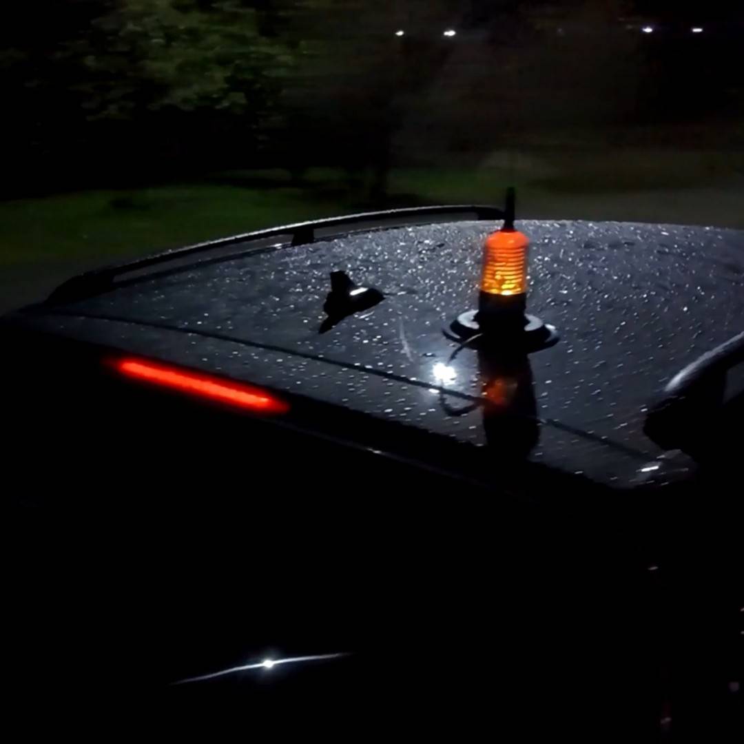 Pachet Antena CB PNI TRUCKER 9000 PL cu LED, lungime 140 cm, 26-28MHz, 1000W cu sticky Pad Drapel inclus