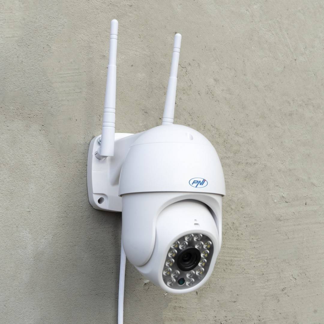 Pachet camera supraveghere video wireless PNI IP440 si panou solar fotovoltaic PNI PSF6020A