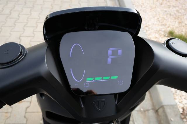 Scuter electric KUBA GREE08, 1200W, GRI, CIV inclus, 45km/h cu permis cat.B !