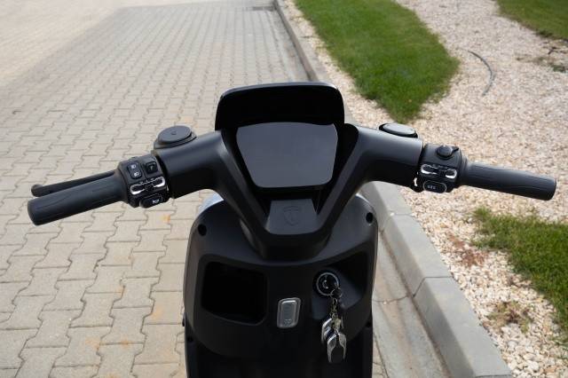 Scuter electric KUBA GREE08, 1200W, GRI, CIV inclus, 45km/h cu permis cat.B !