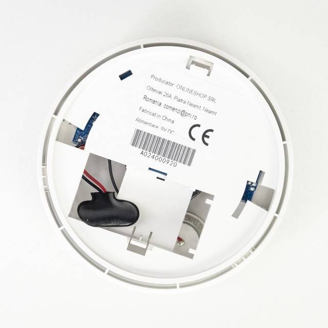 Senzor de fum PNI A024 cu Wi-Fi, control din aplicatia Tuya Smart, alimentare baterie 9V, 85dB, alarma sonora si vizuala, alarma silentioasa