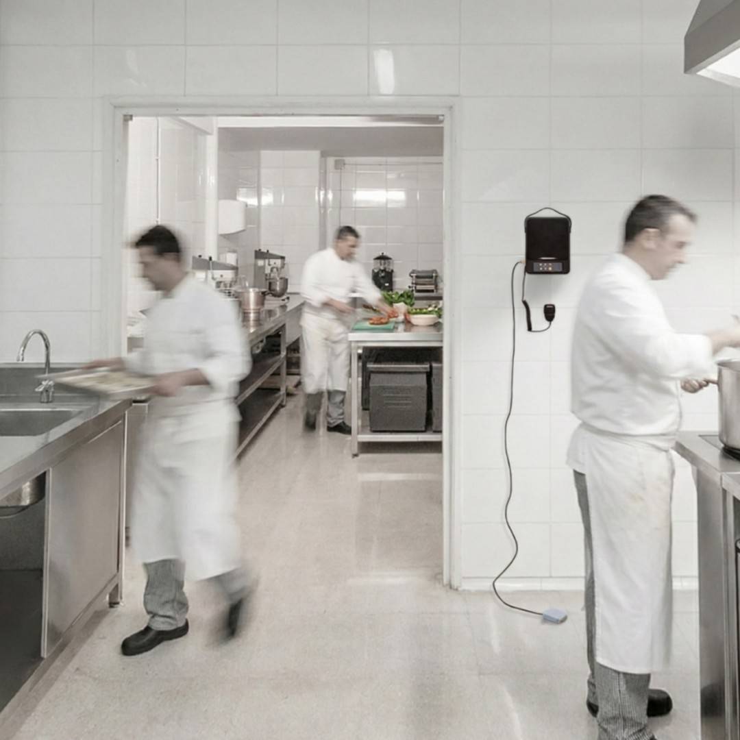 Statie radio PMR Dynascan CHEF-1 446MHz, 0.5W, 16CH, cu pedala PTT hands-free pentru restaurante si santiere