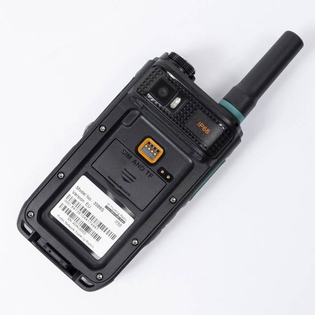 Statie radio portabila PNI 3588S, GSM 4G, camera foto duala, ecran color 2.4 inch, Li-Ion 3800 mAh, IP68