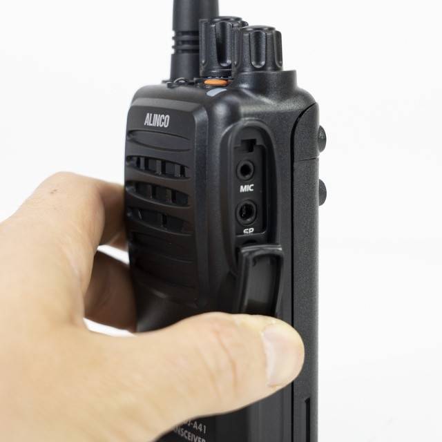 Statie radio UHF portabila PNI Alinco DJ-A-41-E, 128CH, 400-470 MHz, 1500 mAh, Scrambler, TOT, VOX, CTCSS-DCS
