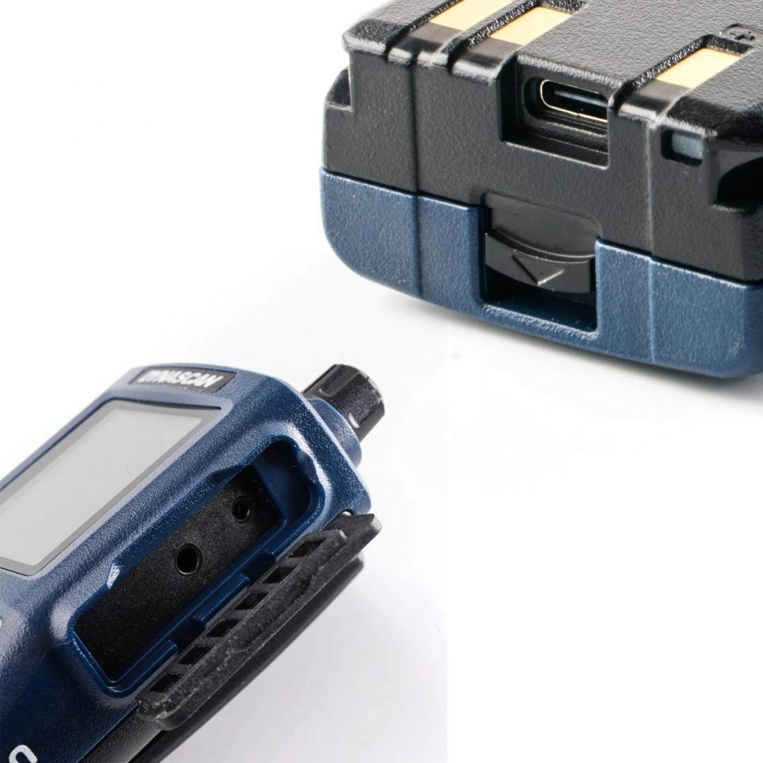 Statie radio VHF/UHF Dynascan UV-101 dual band, 640 canale, VOX, Scan, Radio FM, Li-Ion 1800 mAh