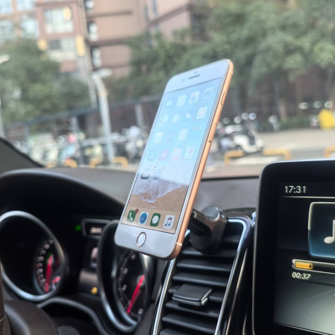 Suport magnetic Silvercloud Easy Drive 30 tip Magsafe pentru telefon mobil, fixare in grila de ventilatie