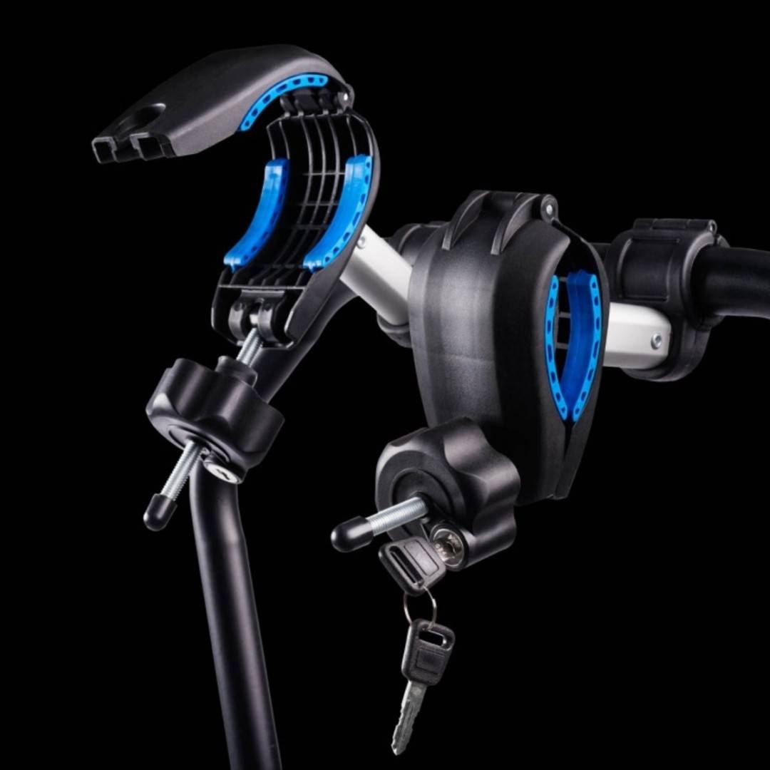 Suport pentru 3 biciclete, Cruz Pivot R3 940-512, cu prindere pe carligul de remorcare, 13 pini