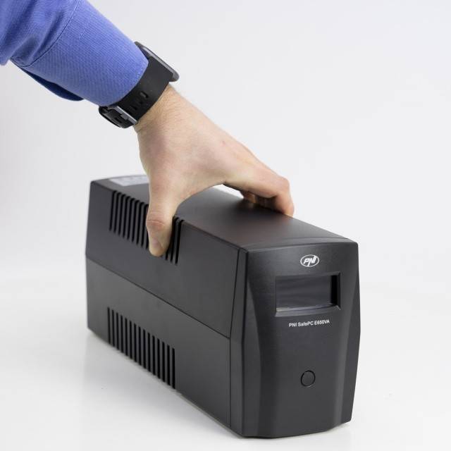 UPS PNI SafePC E650VA, putere 390W, 1.8A, iesire 2 x 230V, ecran LCD acumulator 7.2A inclus